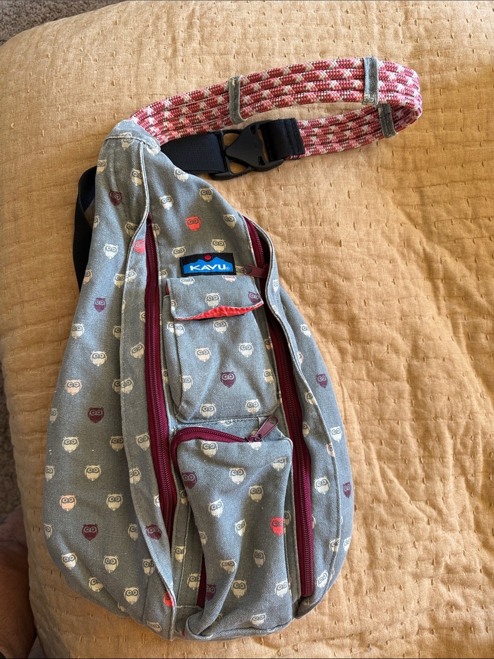 Kavu Gray Owl Print Sling Bag with Maroon Zippers and Pink Strap